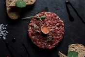 Tatar biftek iz mesare Morava sveže pripremljen samo za vas